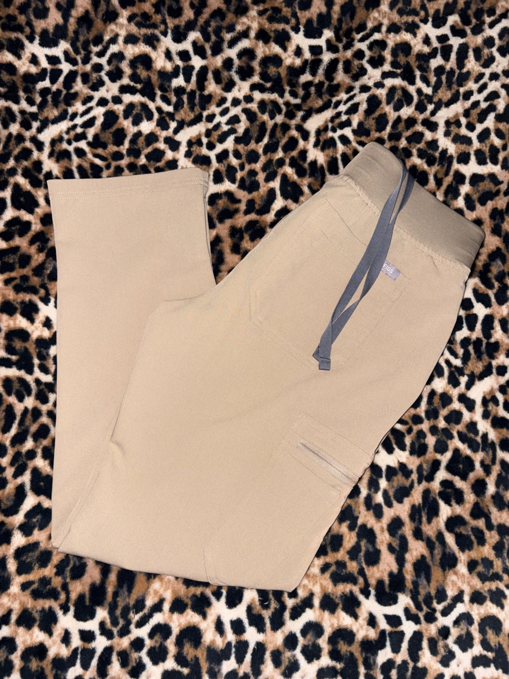 FIGS Women’s Small Petite Khaki Yola Yoga with Gray Drawstring PO# 3083